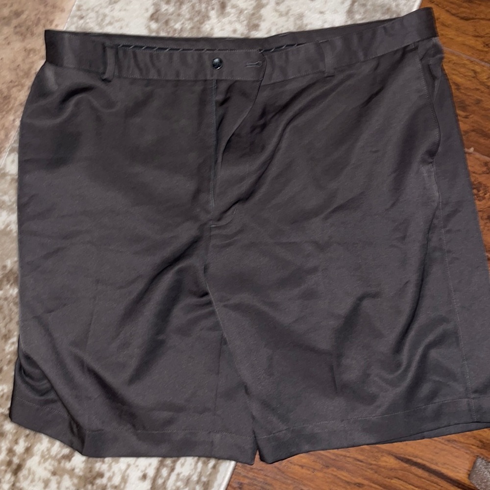 Men’s Van-Heusen size 44 charcoal gray dress shorts - Picture 1 of 4